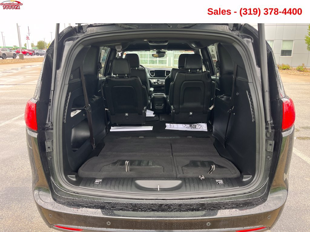Used 2020 Chrysler Pacifica Touring-L w/ Advanced Safetytec Group FWD image 7