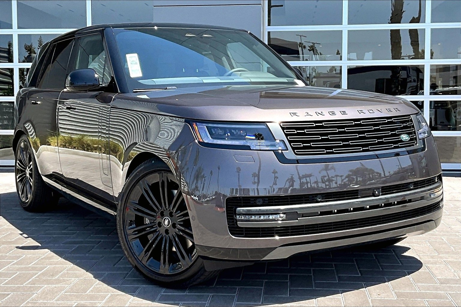 New 2025 Land Rover Range Rover SE image 2