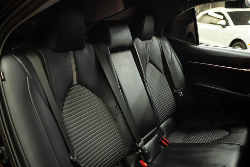 Used 2020 Toyota Camry SE w/ Carpet Mat Package FWD image 16