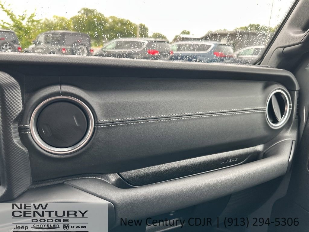 Used 2021 Jeep Gladiator Overland w/ Popular Equipment Package image 16