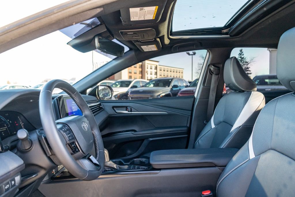 Used 2025 Toyota Camry SE w/ Convenience Package image 22