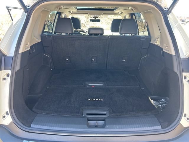 Certified 2023 Nissan Rogue Platinum w/ Platinum Premium Package AWD/4WD image 28