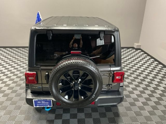 Used 2022 Jeep Wrangler Unlimited Sahara w/ Cold Weather Group AWD/4WD image 12
