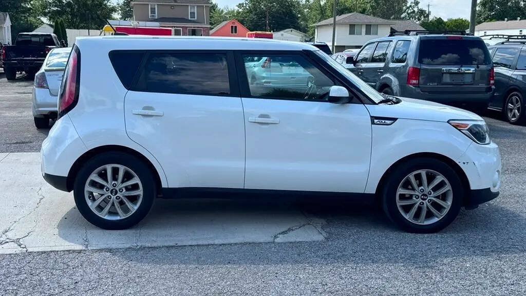 Used 2017 Kia Soul + FWD image 7