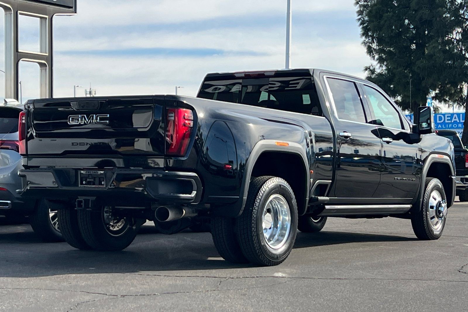 New 2026 GMC Sierra 3500 Denali Ultimate w/ LPO, Black Badging Package image 5