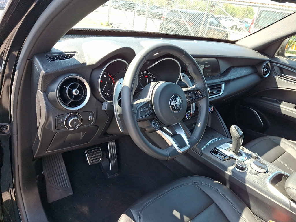 Used 2023 Alfa Romeo Stelvio Sprint image 25