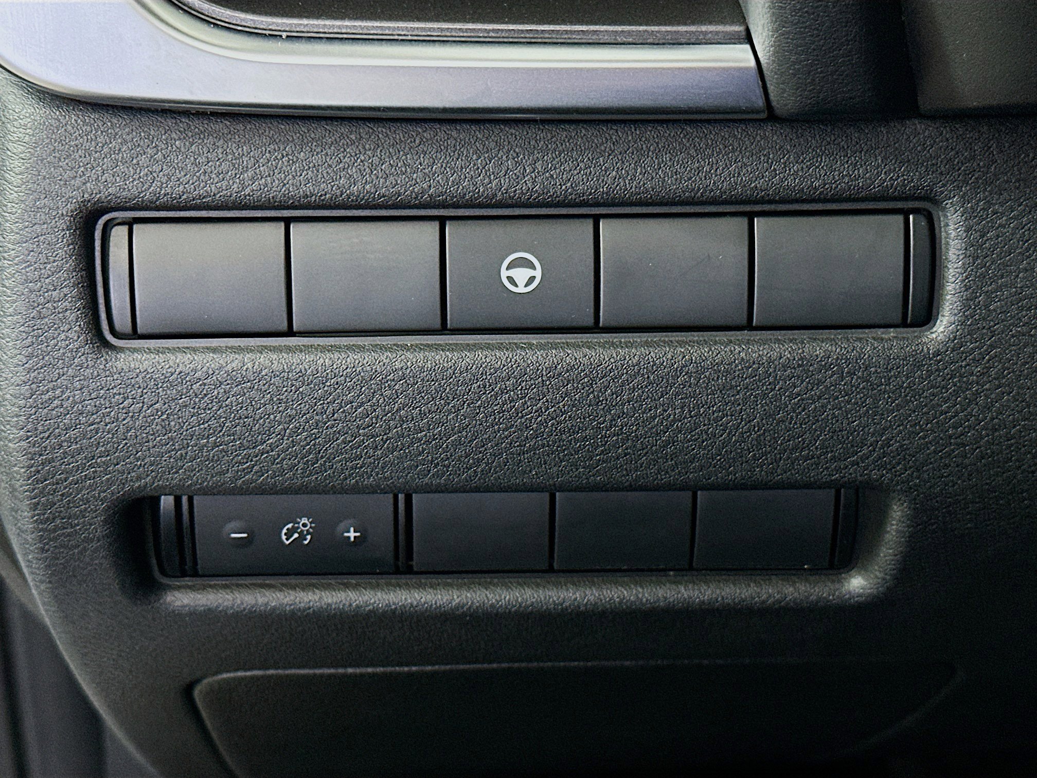 Used 2023 Nissan Rogue SV image 16