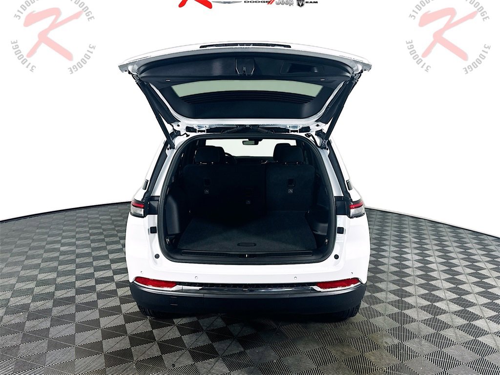 New 2025 Jeep Grand Cherokee Laredo X w/ Luxury Tech Group I image 16