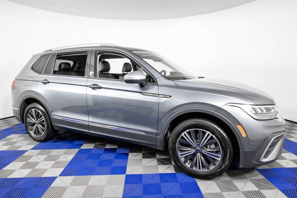Used 2024 Volkswagen Tiguan Wolfsburg Edition FWD image 3