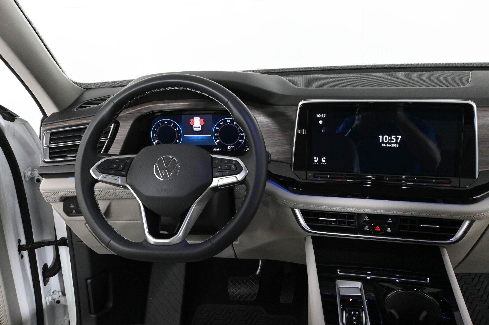 Certified 2025 Volkswagen Atlas SEL AWD/4WD image 3