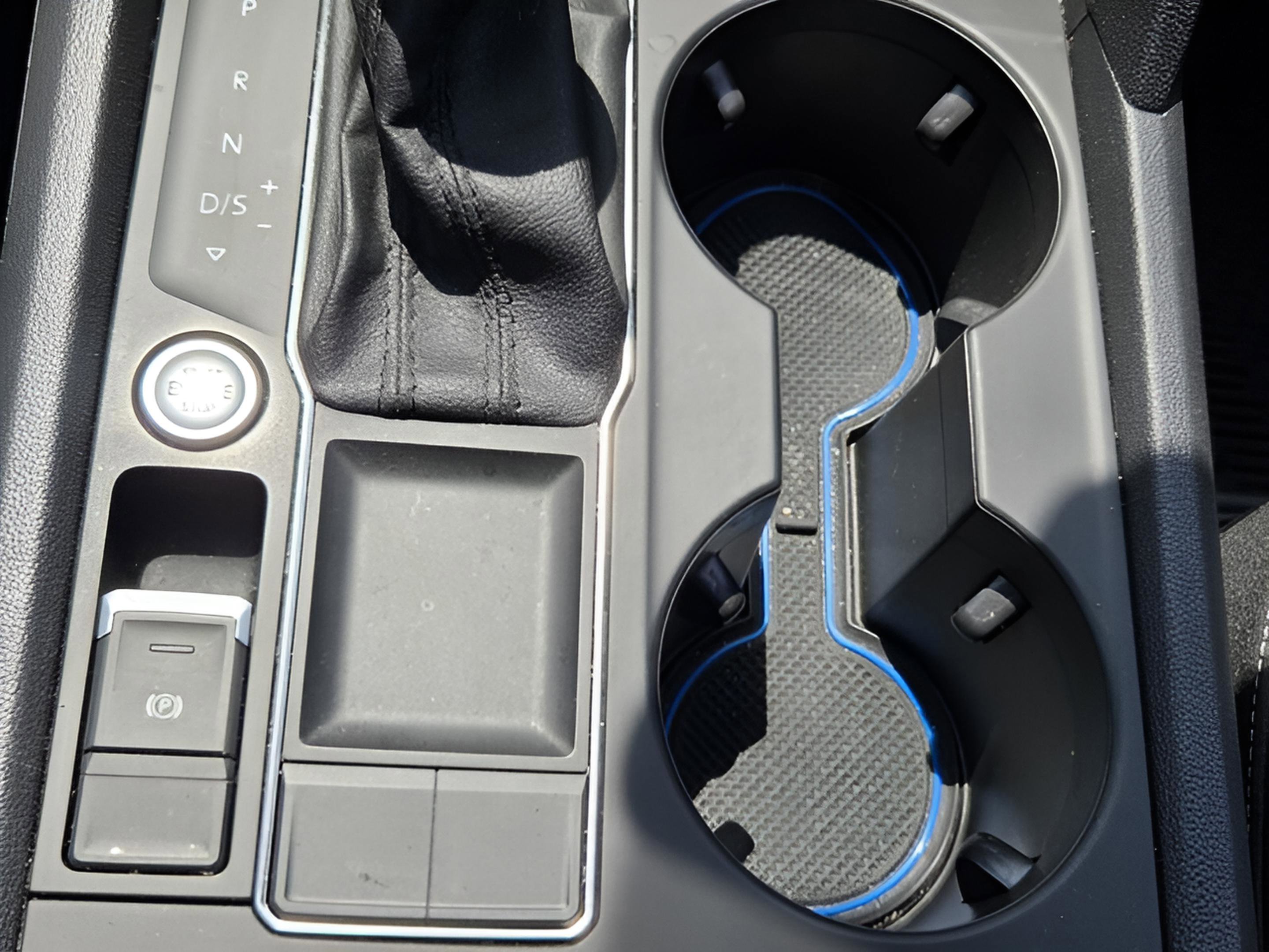 Used 2019 Volkswagen Atlas SE w/ Towing Package image 16