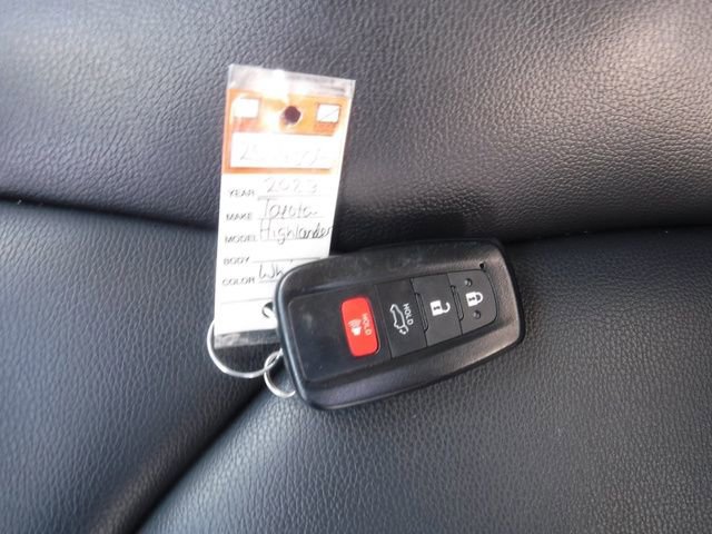 Used 2023 Toyota Highlander XLE image 50