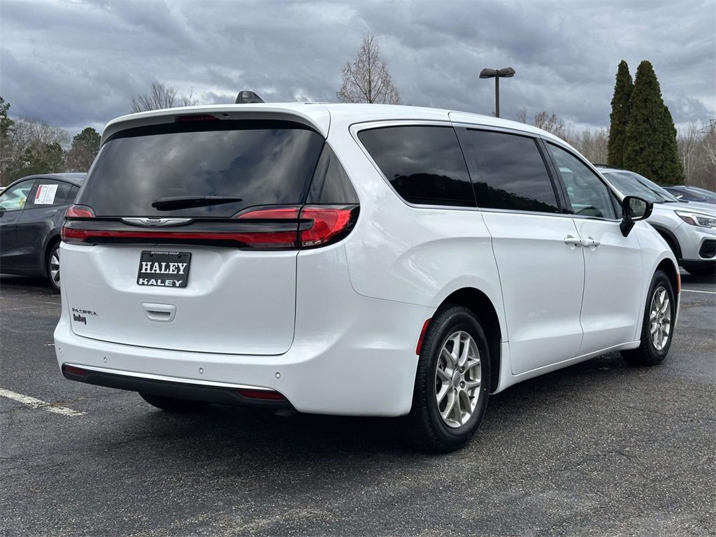 Used 2024 Chrysler Pacifica Touring-L image 20