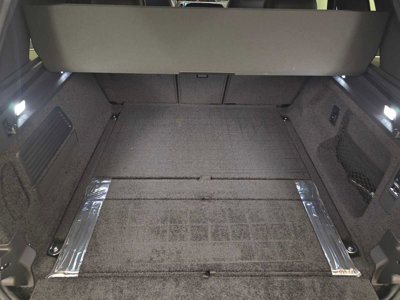 New 2026 Land Rover Range Rover SE image 16