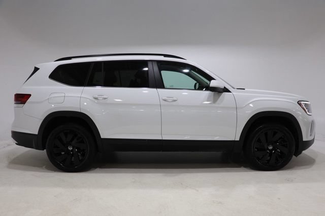 Used 2025 Volkswagen Atlas SE FWD image 9