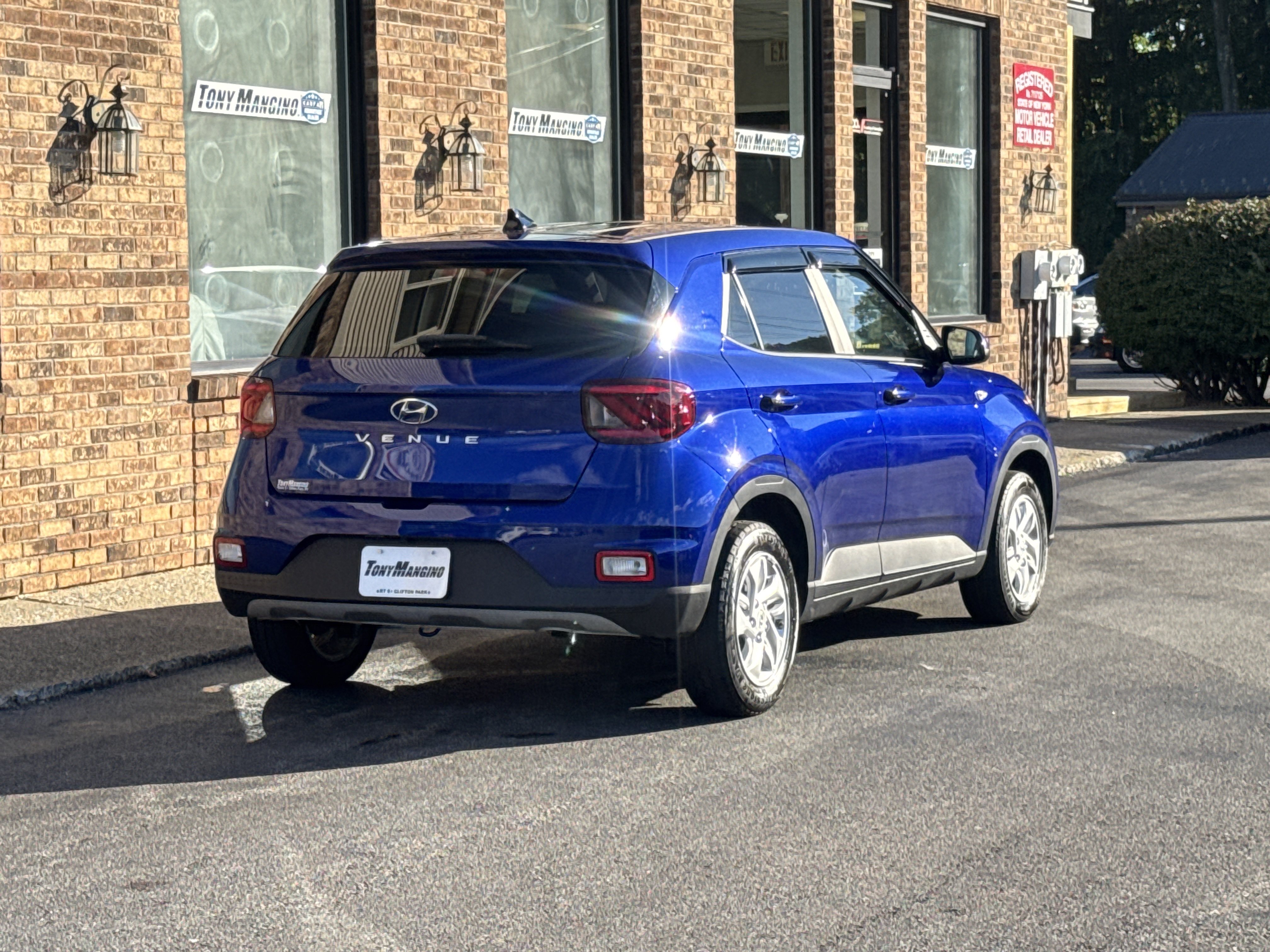 Used 2022 Hyundai Venue SE FWD image 5