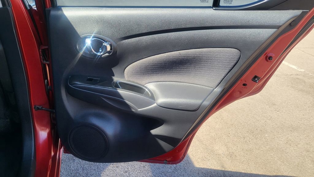 Used 2015 Nissan Versa SV FWD image 18