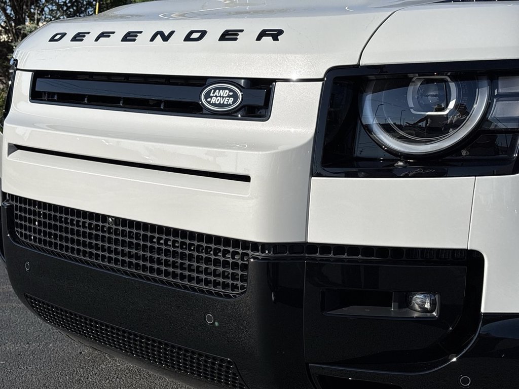 New 2026 Land Rover Defender 110 X-Dynamic SE AWD/4WD image 9