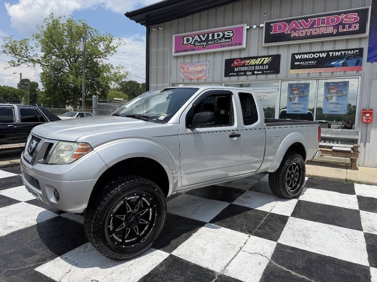 Used 2016 Nissan Frontier SV RWD image 2
