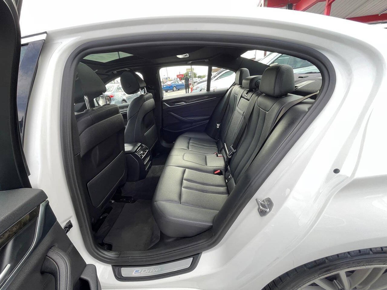 Used 2018 BMW 530e RWD image 10