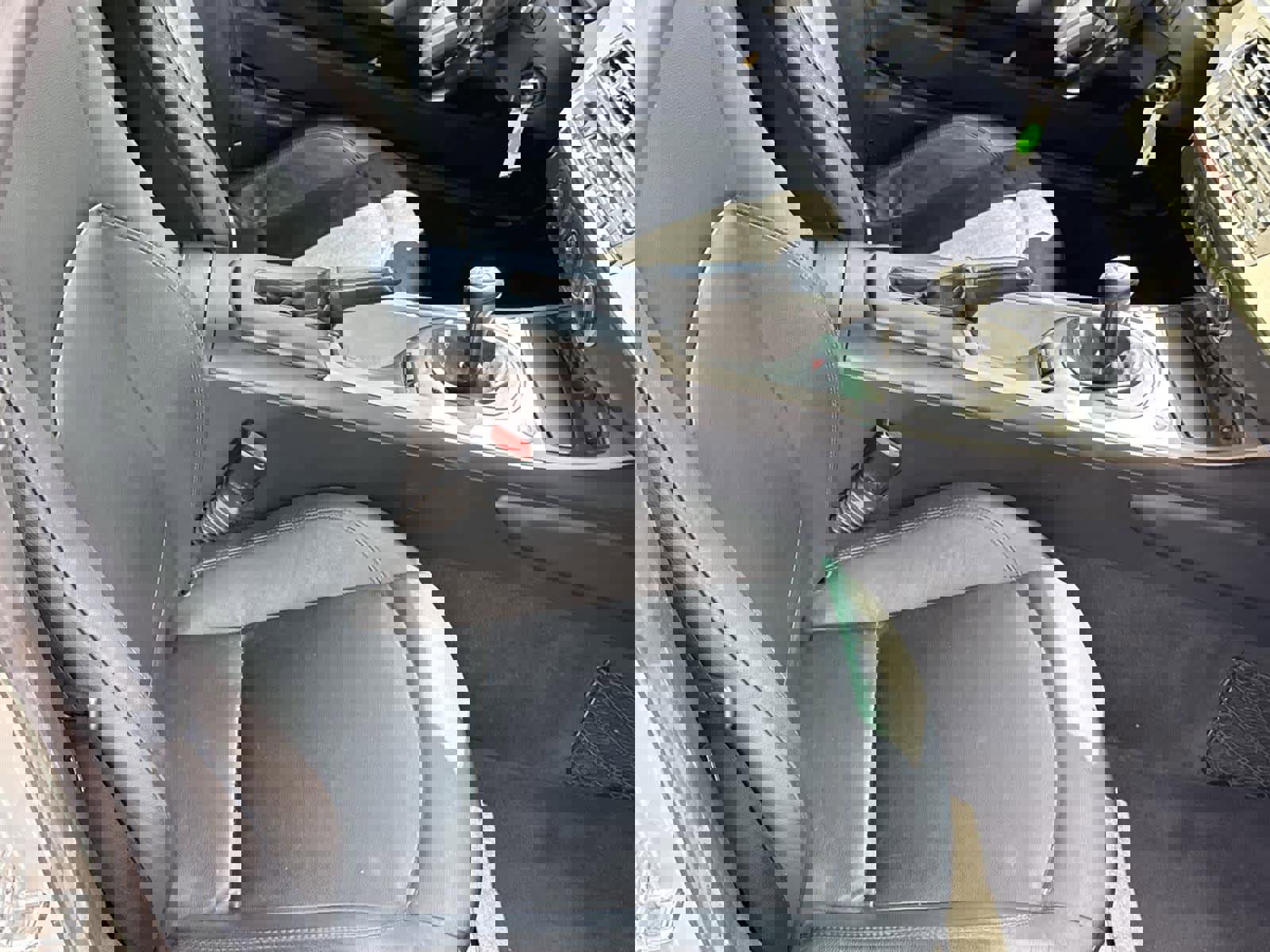 Used 2004 BMW Z4 2.5i image 15