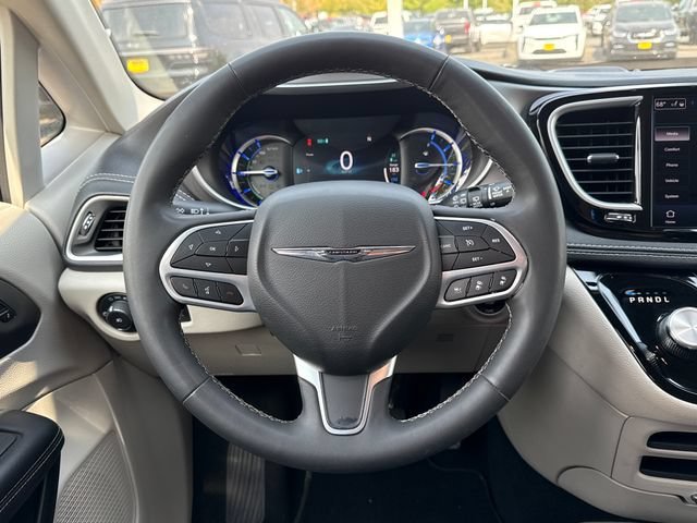 Used 2023 Chrysler Pacifica Touring-L FWD image 9
