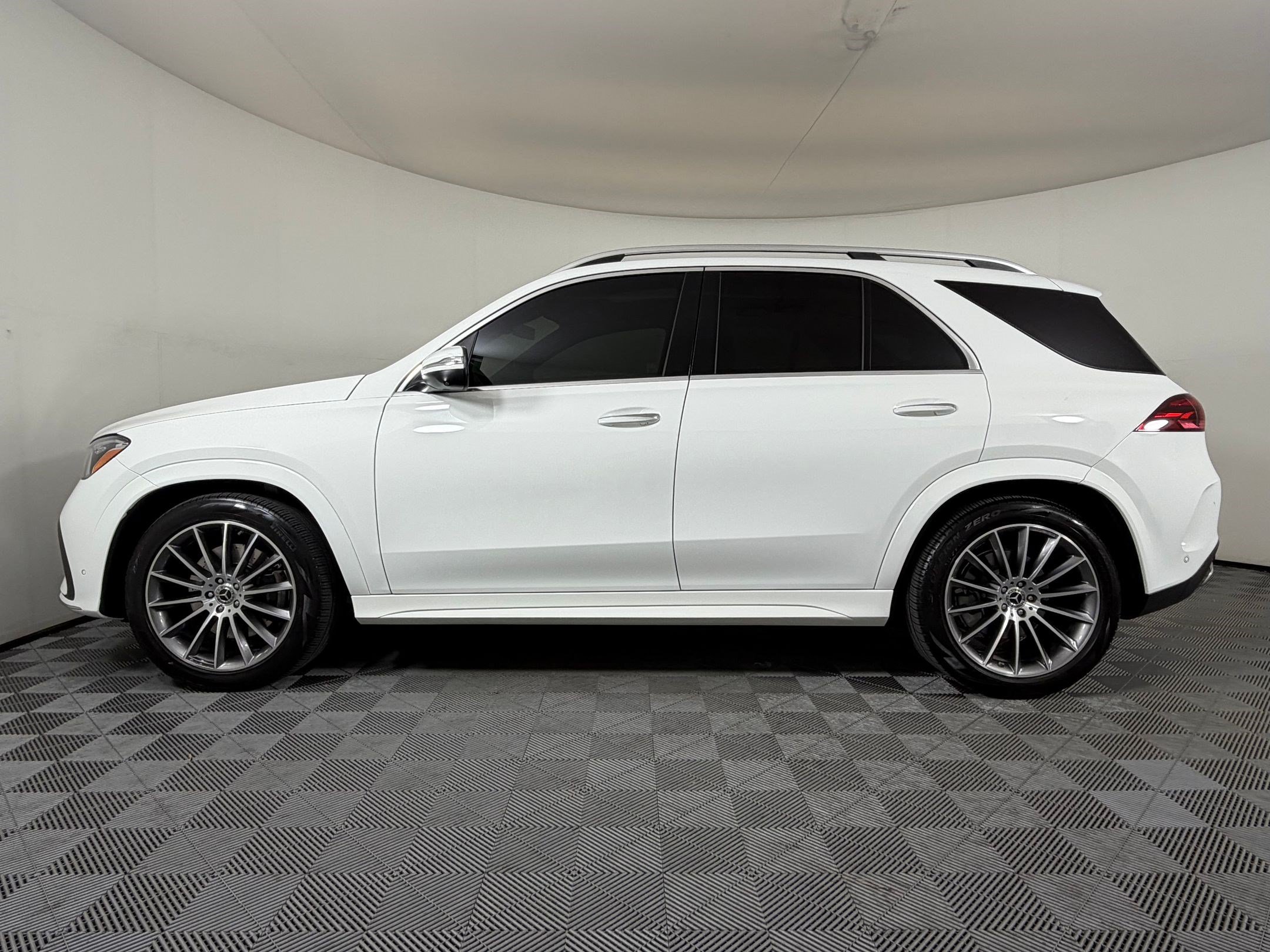 Used 2024 Mercedes-Benz GLE 580 4MATIC image 2