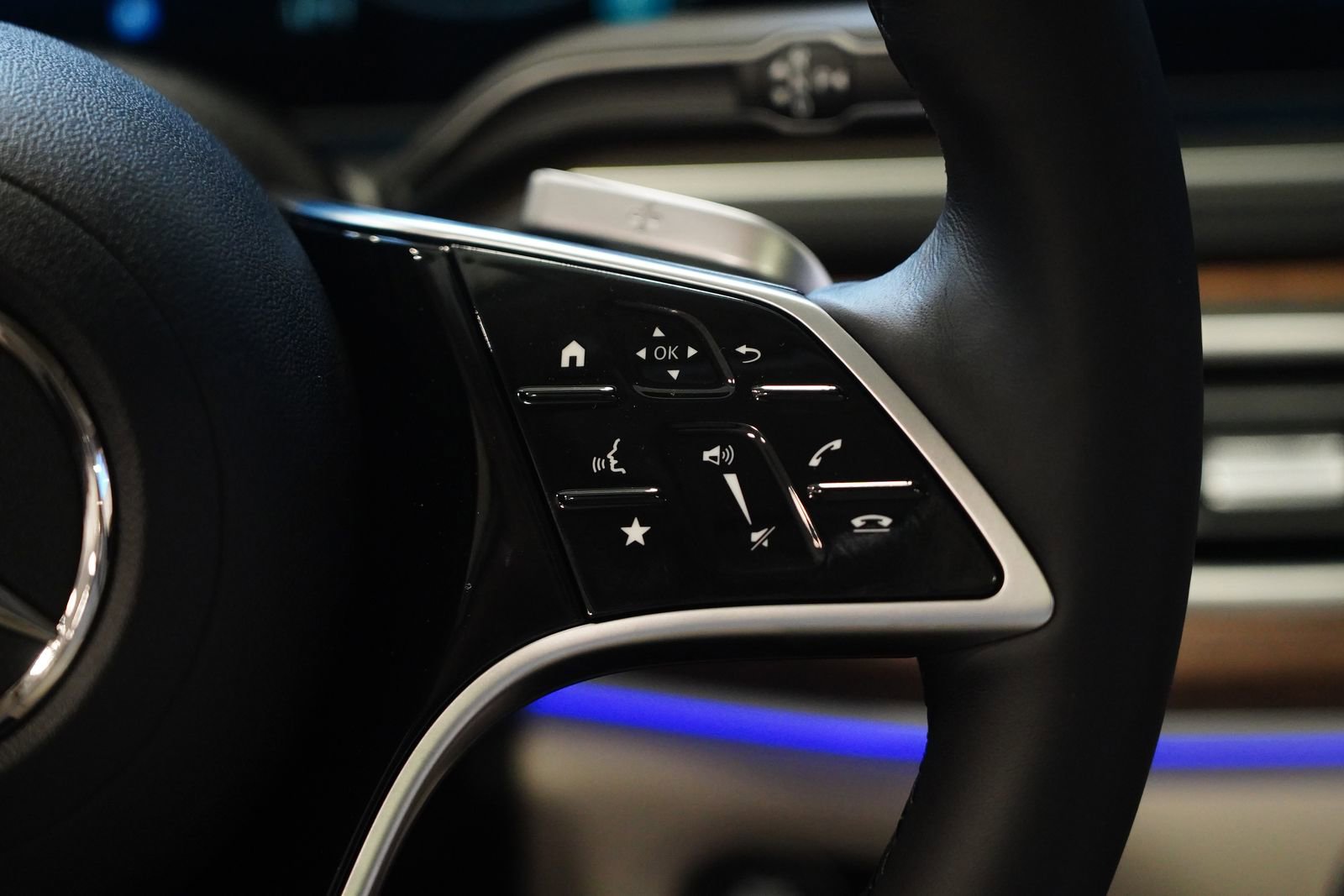 New 2026 Mercedes-Benz GLS 450 4MATIC image 21