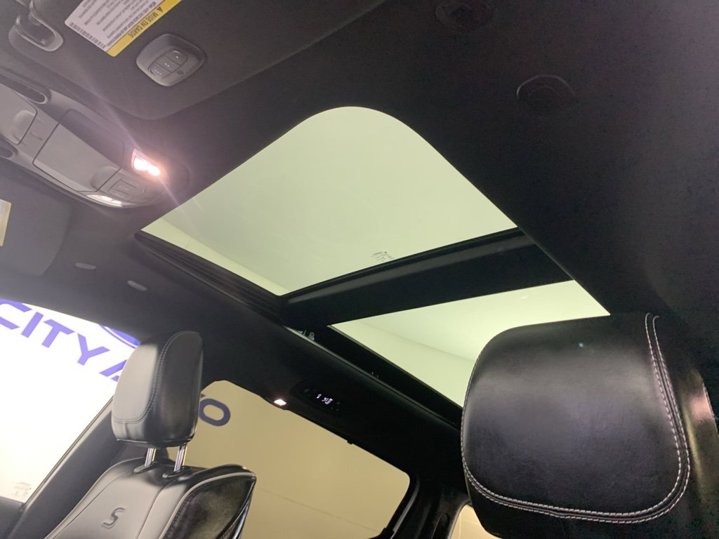 Used 2022 Chrysler Pacifica Limited w/ Uconnect Theater Family Group image 30