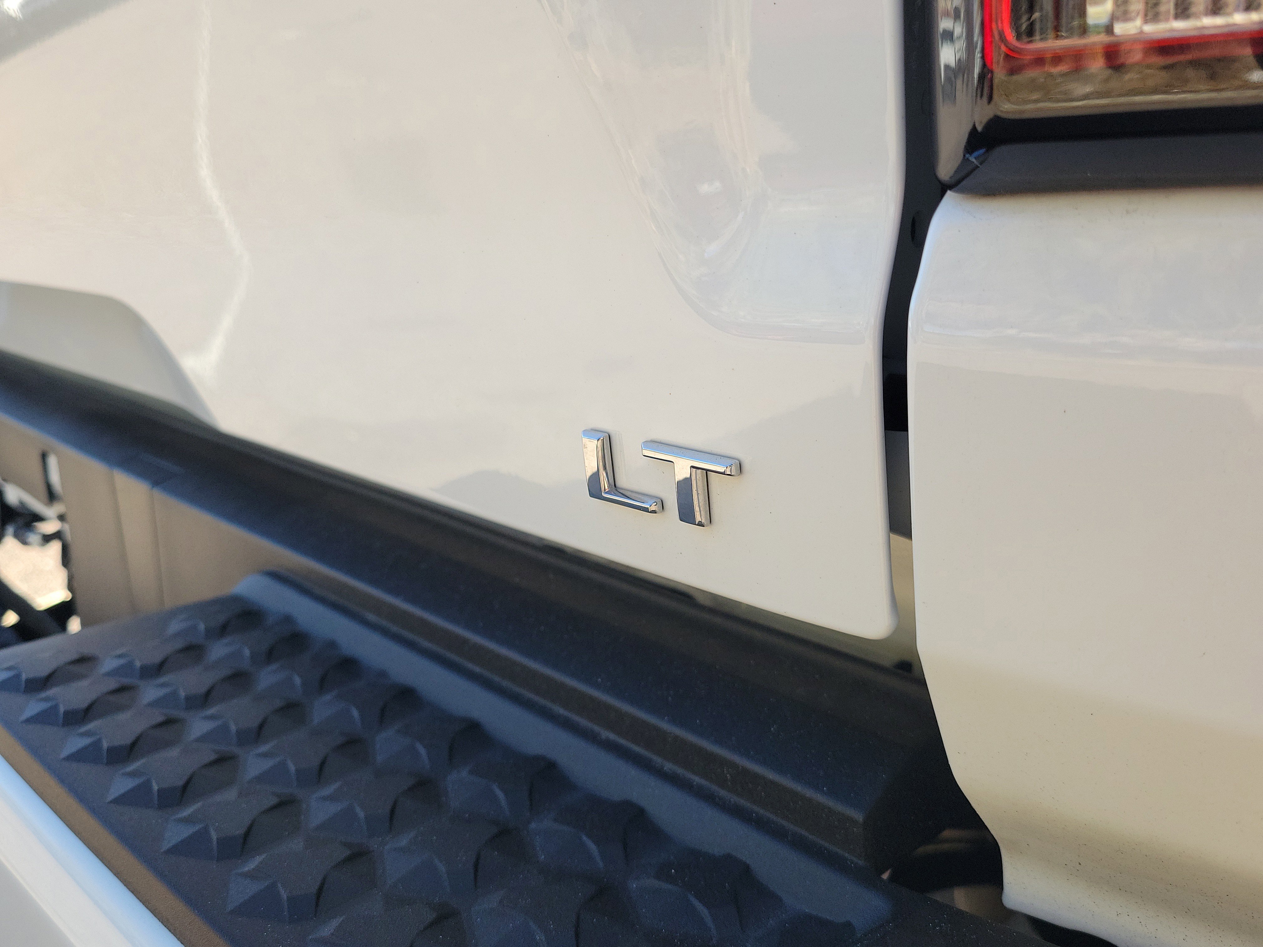 Used 2024 Chevrolet Colorado LT w/ LT Convenience Package image 8