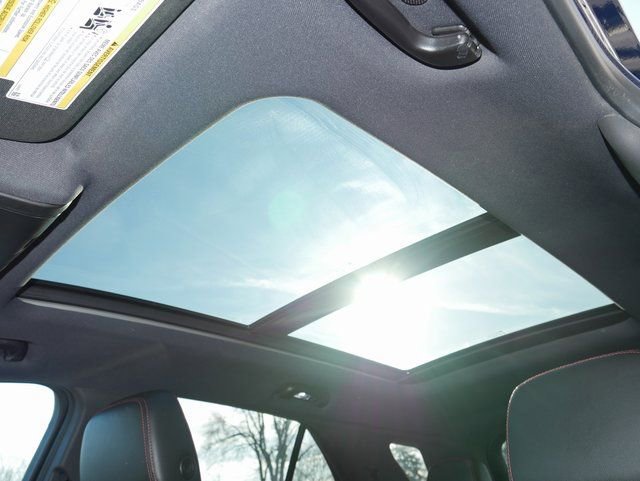 Used 2022 Chevrolet Equinox RS w/ RS Leather Package image 3