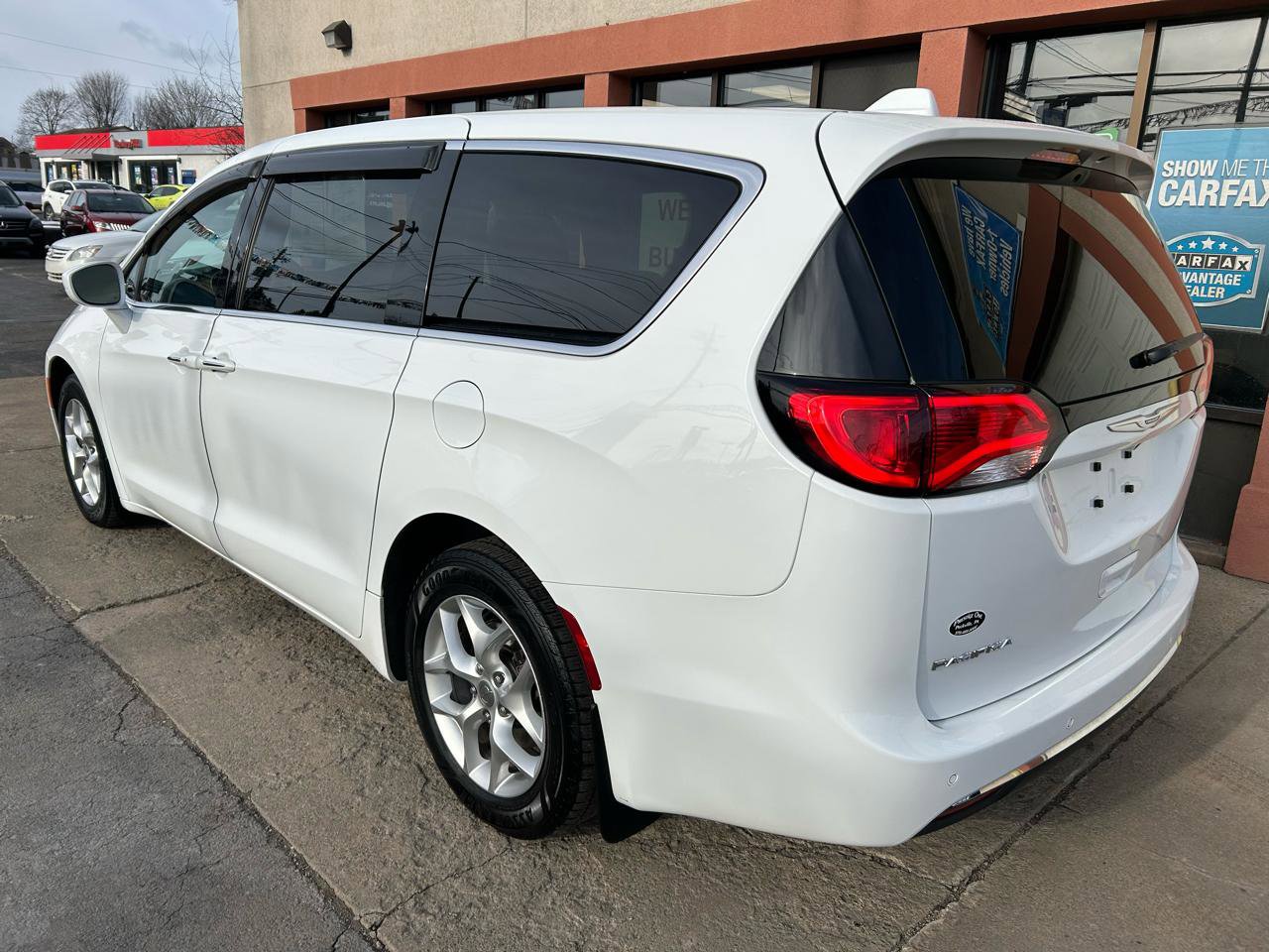 Used 2019 Chrysler Pacifica Touring Plus w/ Tire & Wheel Group image 4