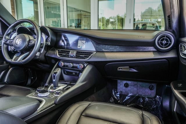Used 2023 Alfa Romeo Giulia Sprint AWD/4WD image 16