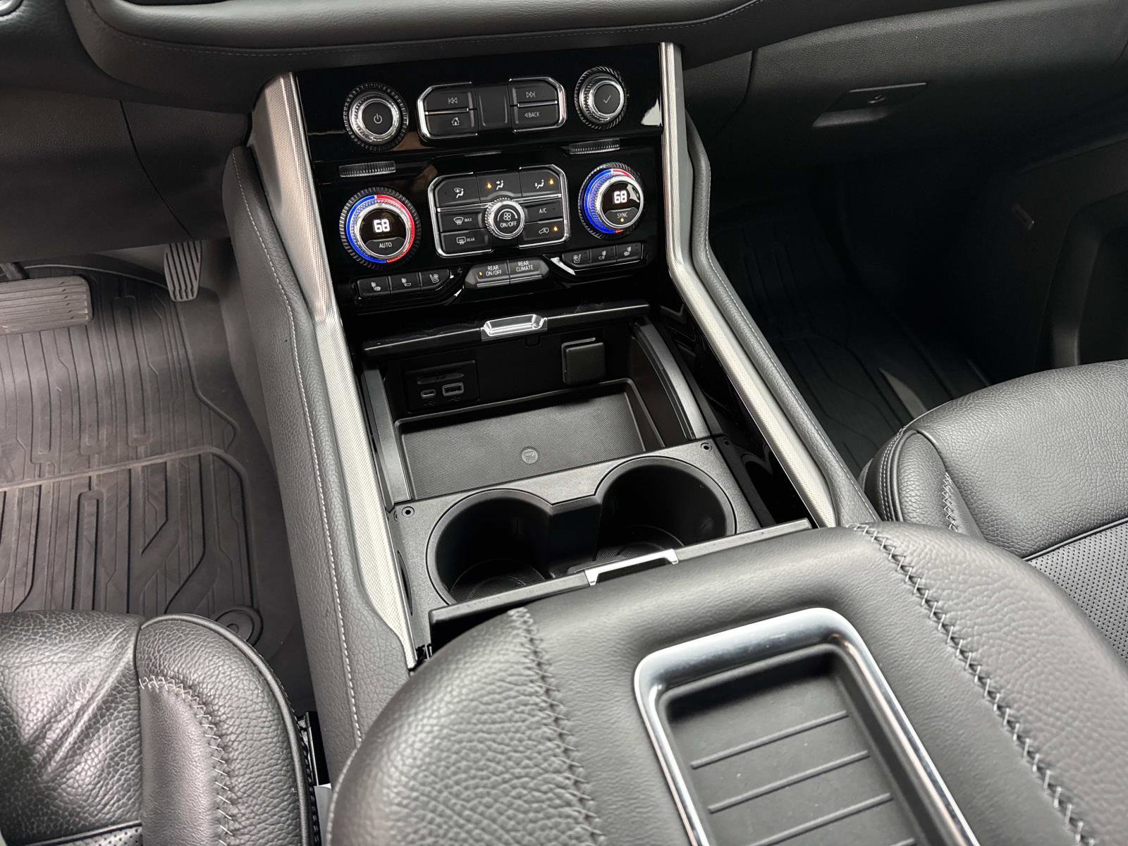 Used 2021 GMC Yukon XL Denali w/ Denali Ultimate Package image 28