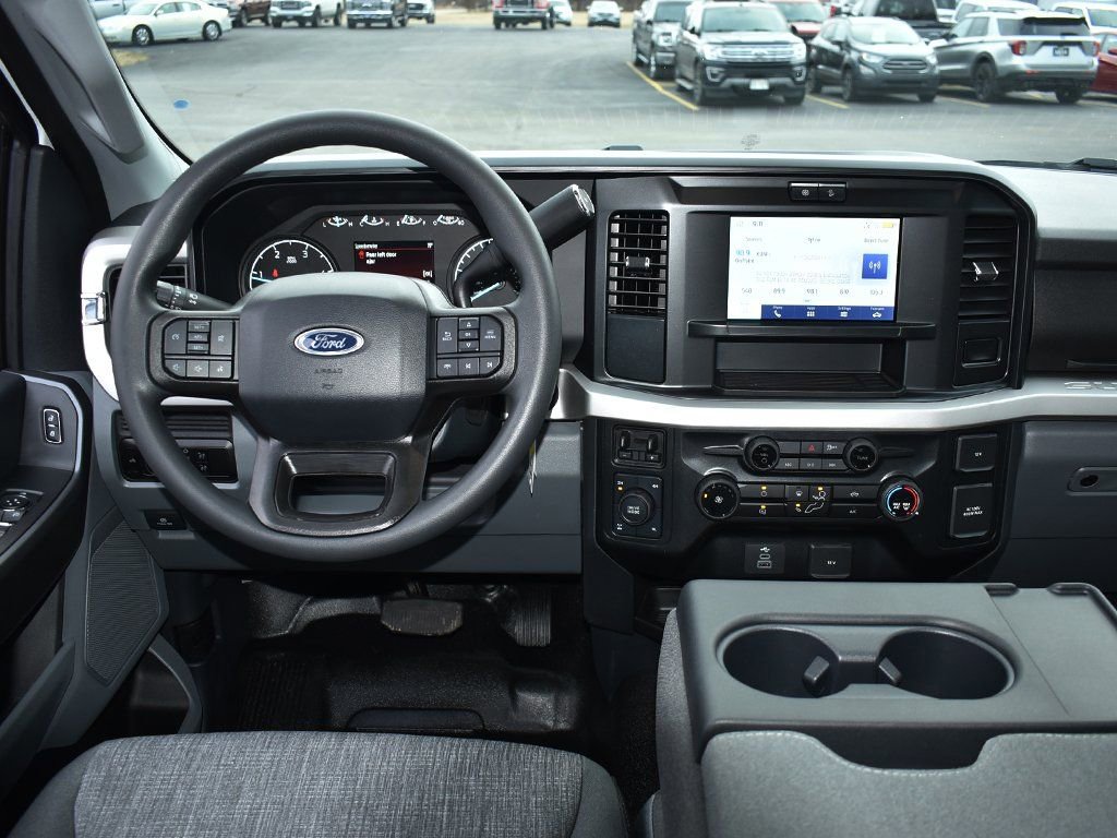 New 2025 Ford F250 XLT w/ FX4 Off-Road Package image 16