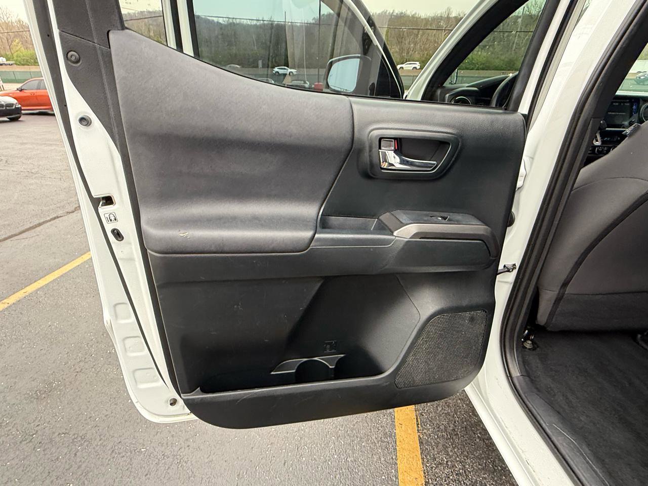 Used 2017 Toyota Tacoma TRD Sport w/ Premium & Technology Package image 30