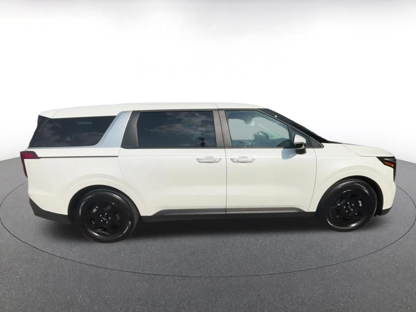Used 2026 Kia Carnival FWD image 15