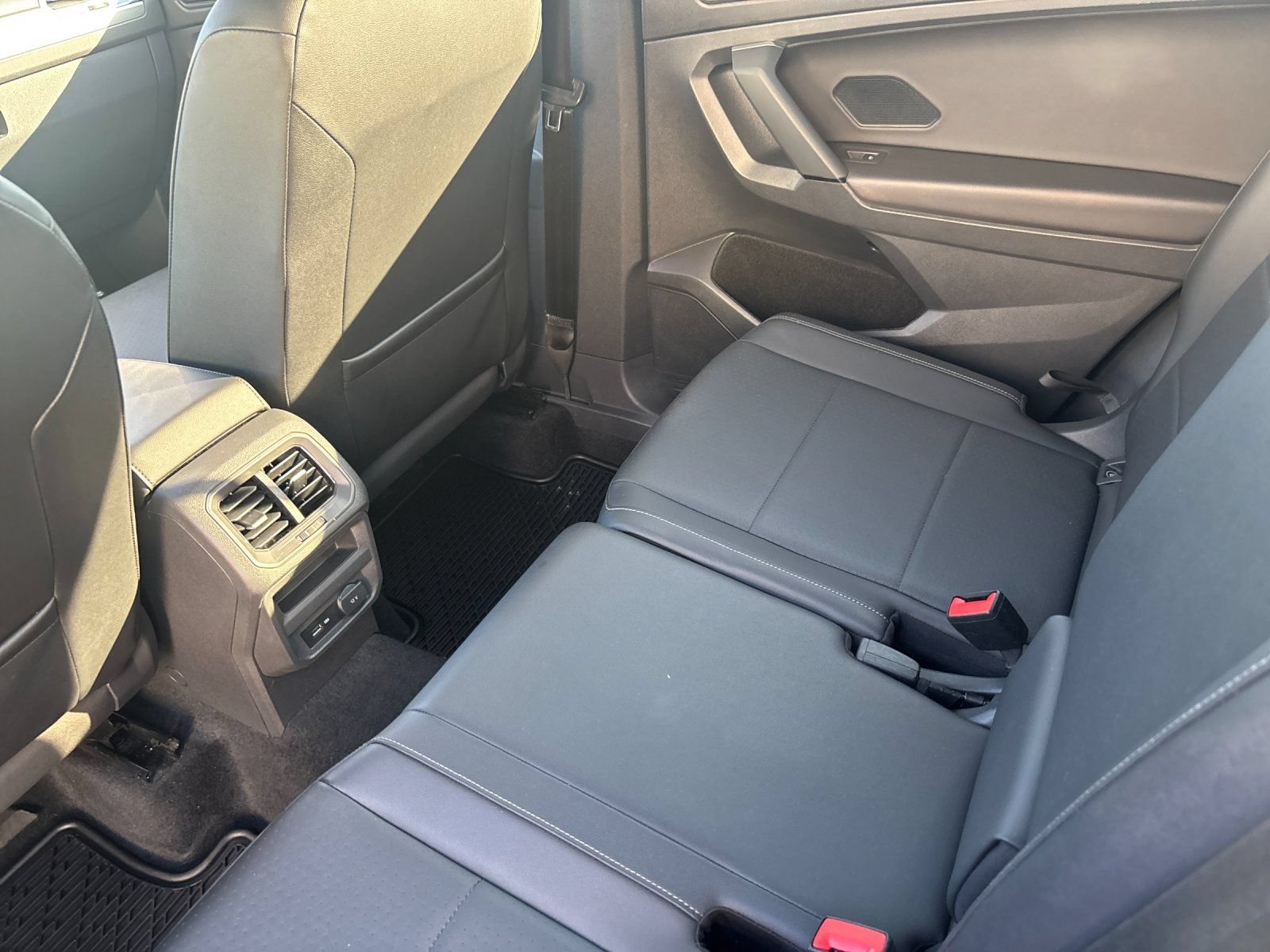 Used 2019 Volkswagen Tiguan SE AWD/4WD image 13