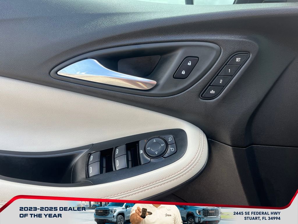 Used 2025 Buick Encore GX Avenir w/ Avenir Technology Package image 22