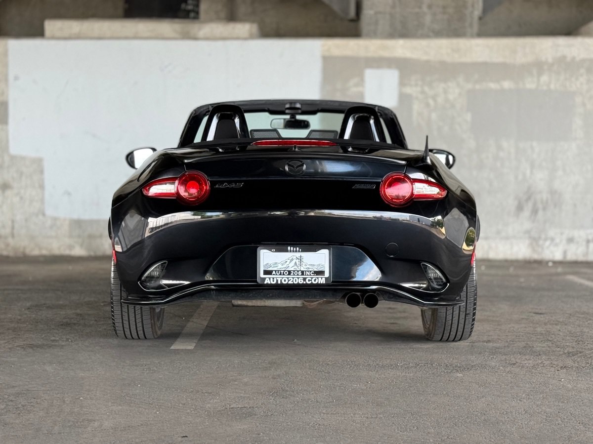 Used 2017 MAZDA MX-5 Miata Club RWD image 4