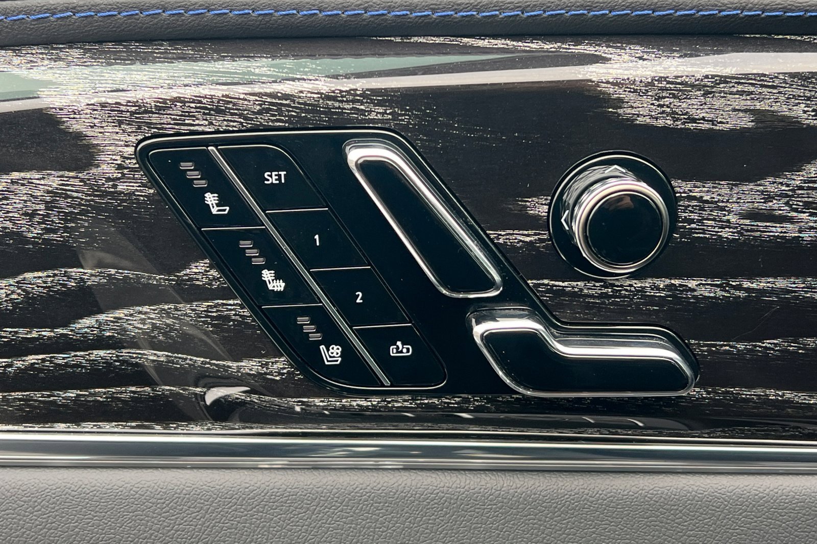 Used 2025 Cadillac Escalade IQ Luxury 1 image 13