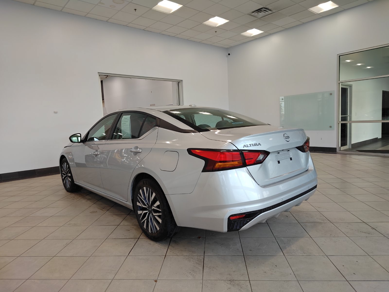 Used 2025 Nissan Altima 2.5 SV FWD image 5