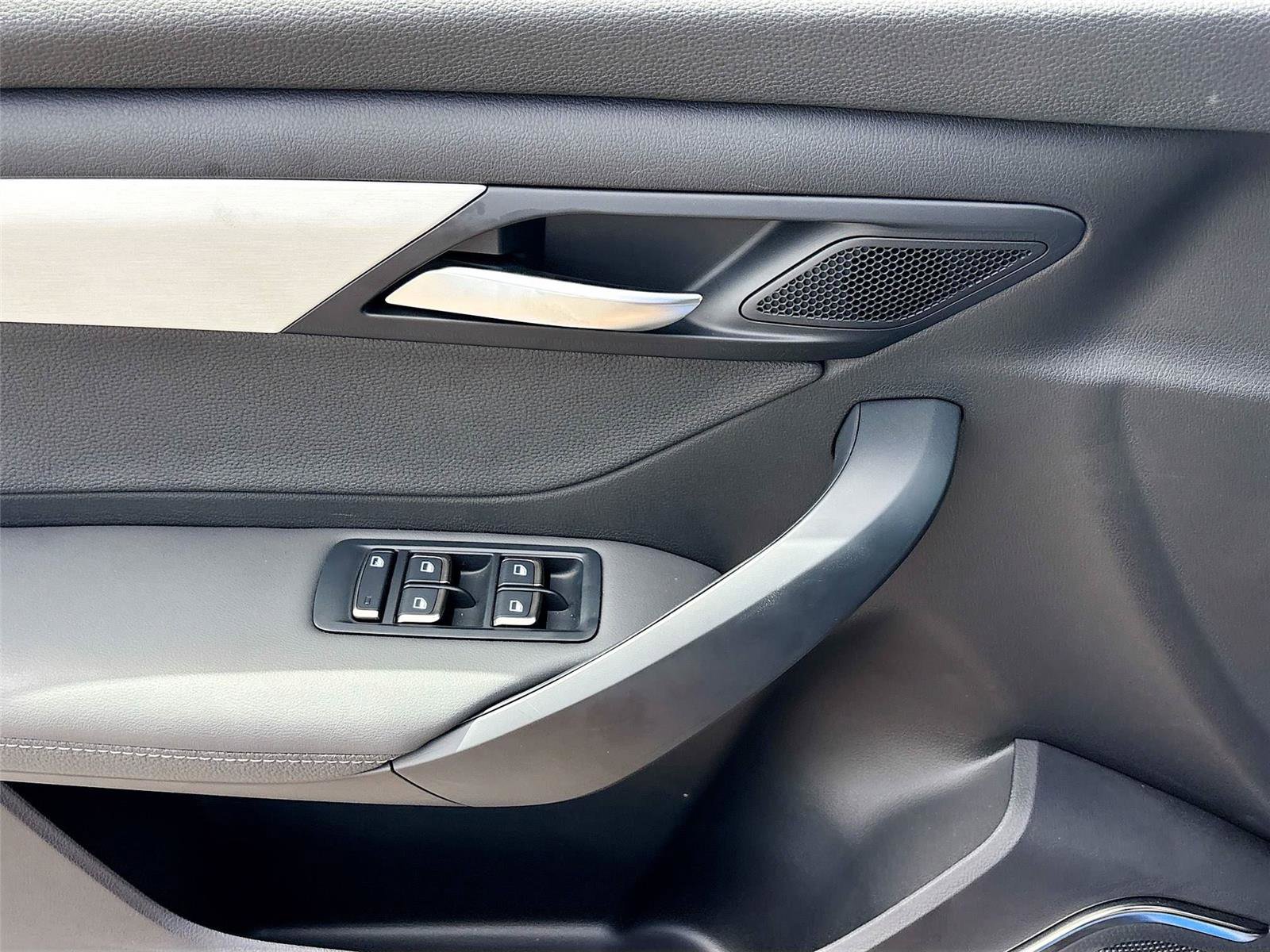 New 2025 VinFast VF 8 Plus image 18