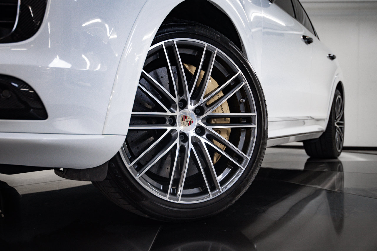 Used 2020 Porsche Cayenne Turbo AWD/4WD image 12