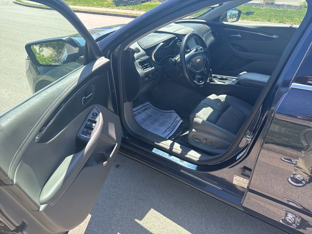 Used 2016 Chevrolet Impala LT FWD image 5