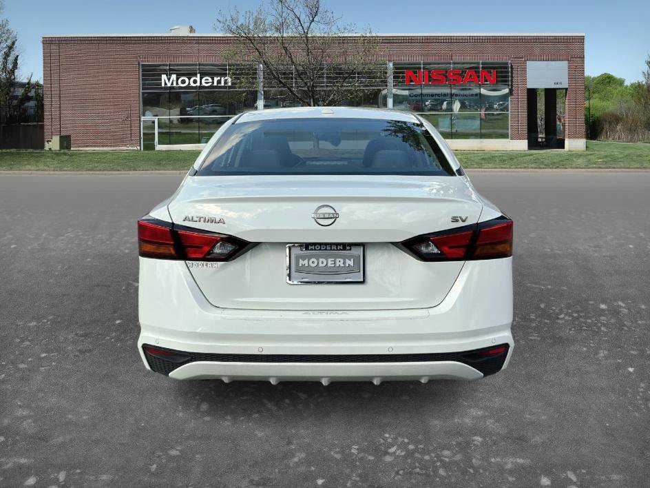 Certified 2024 Nissan Altima 2.5 SV FWD image 3