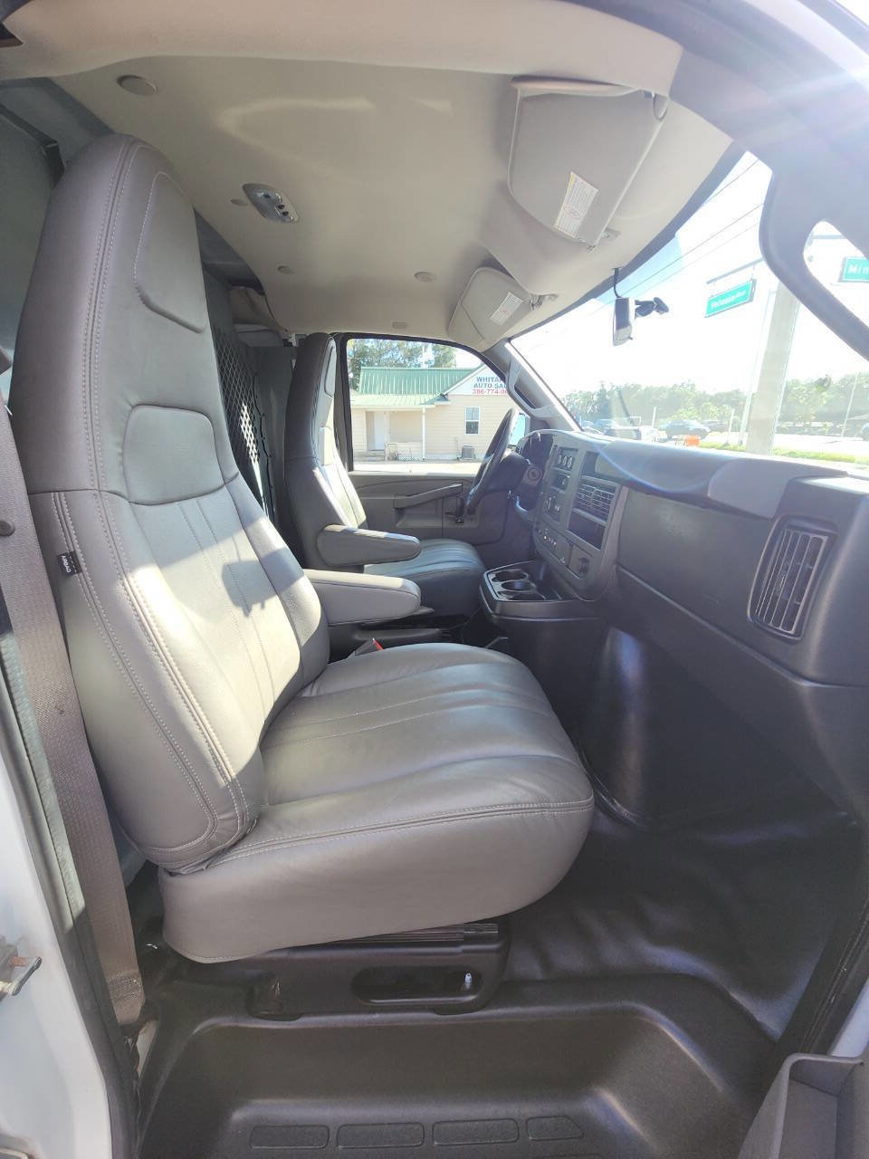 Used 2018 Chevrolet Express 2500 Extended image 34