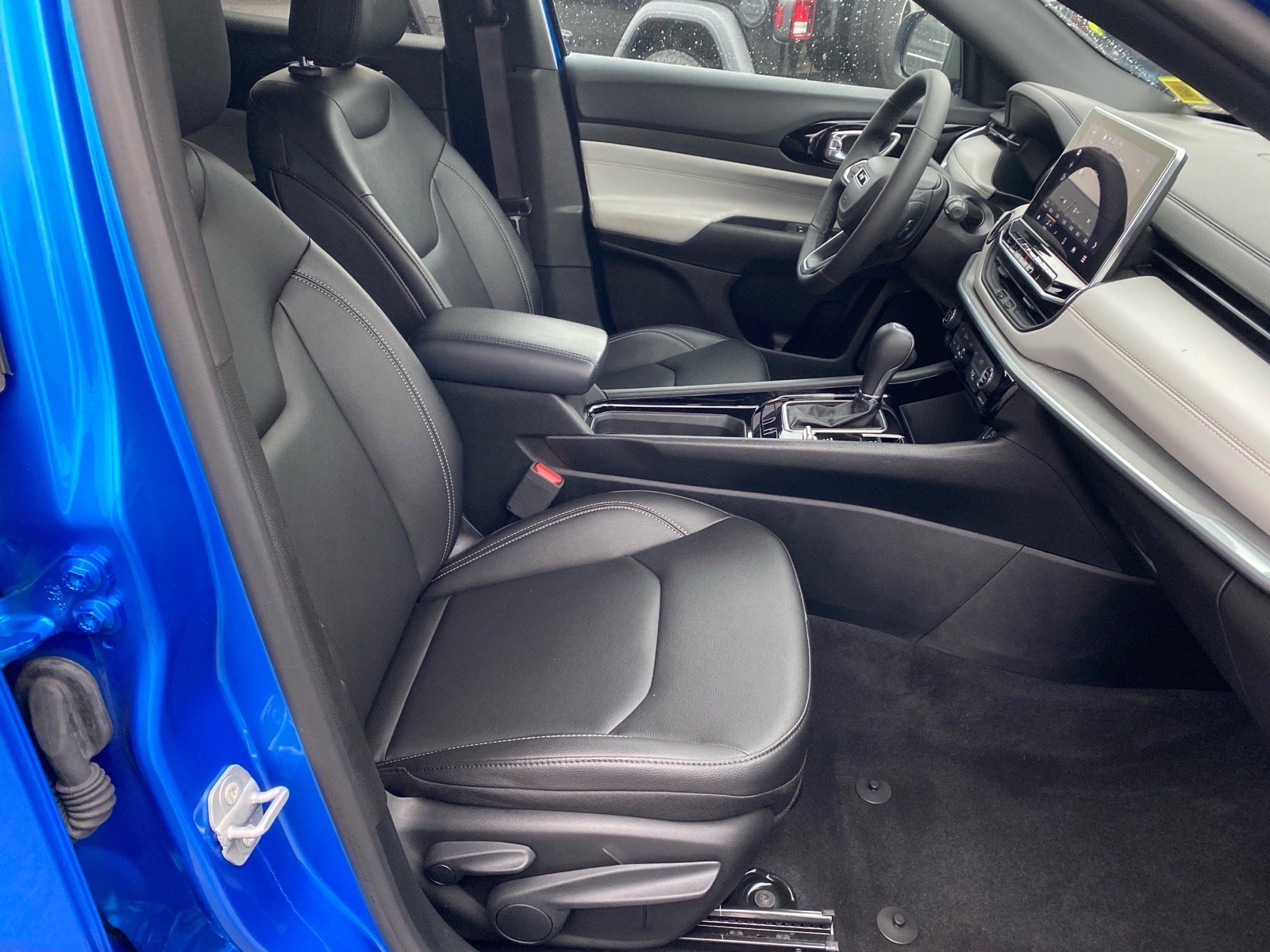 Used 2025 Jeep Compass Limited image 26