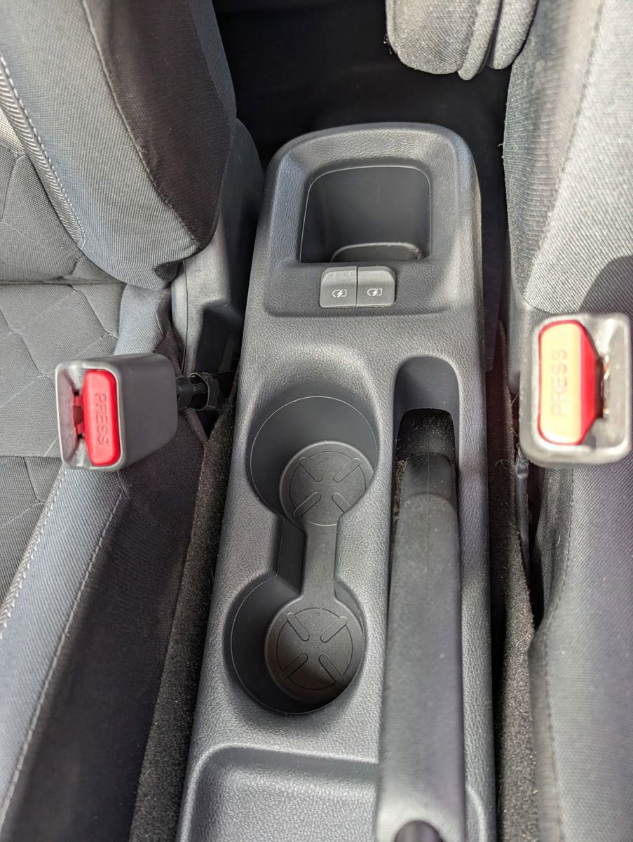 Used 2020 Nissan Kicks S image 10