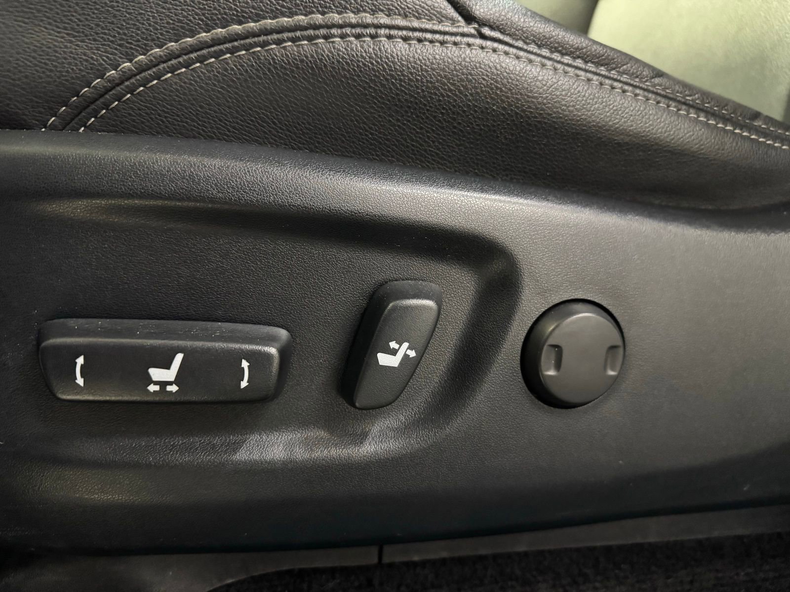 Used 2020 Toyota 4Runner SR5 Premium w/ Moonroof Package image 26